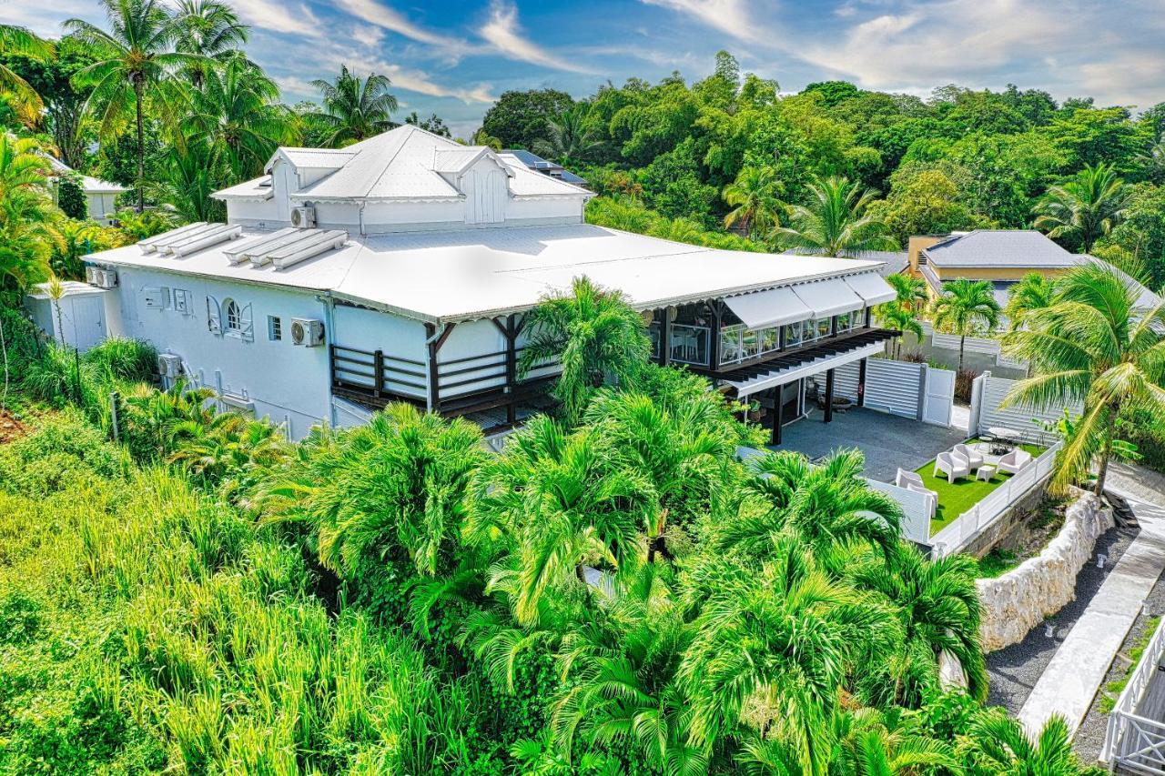 Green Lord Domaine - Lodges Piscine & Spa - Bar & Lounge - Restaurant Gastronomique Lamentin Exterior photo