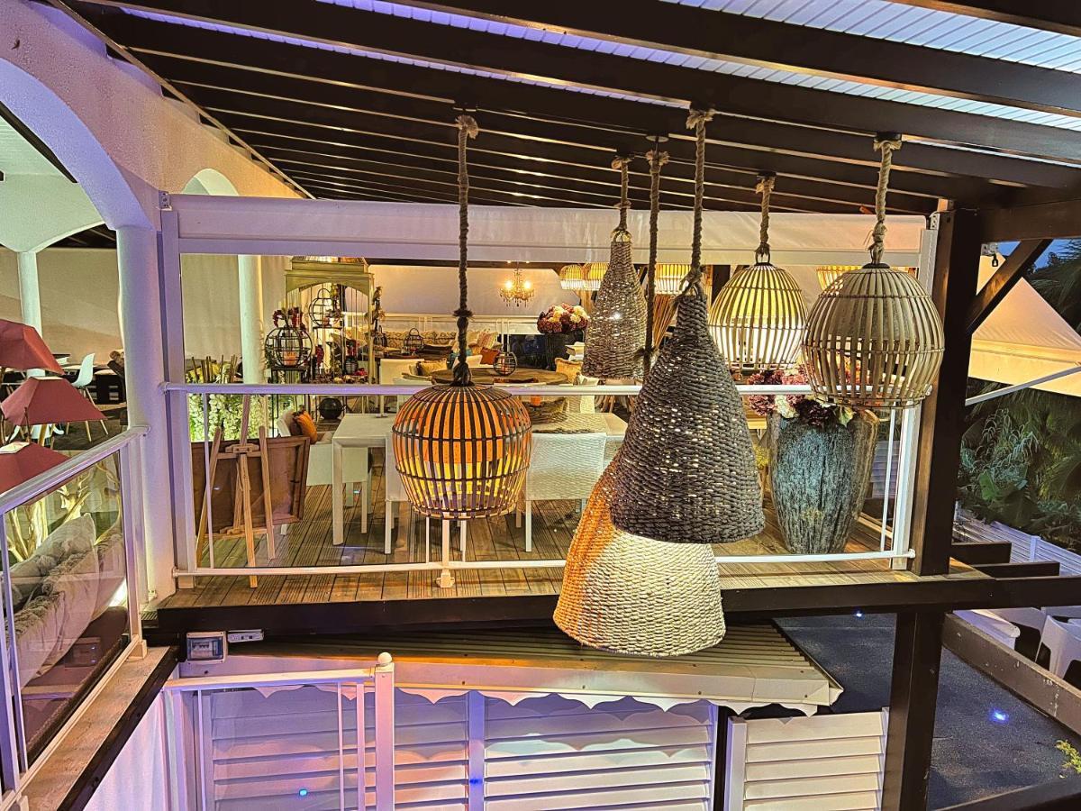 Green Lord Domaine - Lodges Piscine & Spa - Bar & Lounge - Restaurant Gastronomique Lamentin Exterior photo